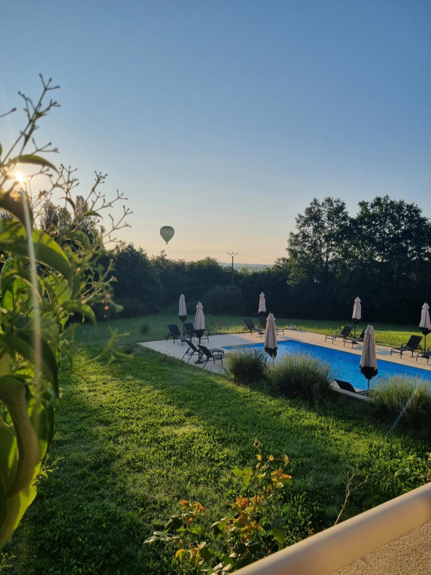 Au Perigord Noir Hotel Hautefort Eksteriør billede